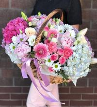 Композиция солнечный день в Балковском Цветочная композиция из Розы, Хризантемы, Пионы и Лизиантусы в корзине в Балковском