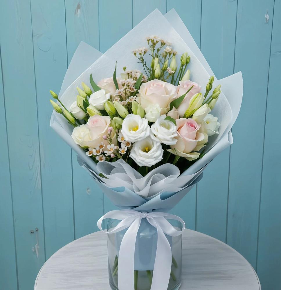 Букет цветов из: Розы и Лизиантусы в Балковском