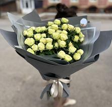 Букет Белые кустовые розы Солинеро в Балковском