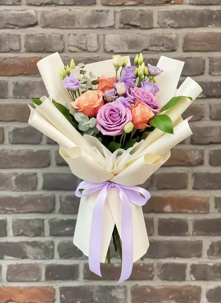 Букет цветов из: Лизиантусы и Розы в Балковском