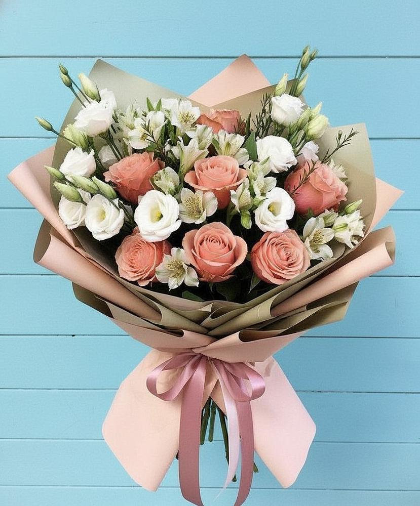 Букет цветов из: Розы, Альстромерии и Лизиантусы в Балковском