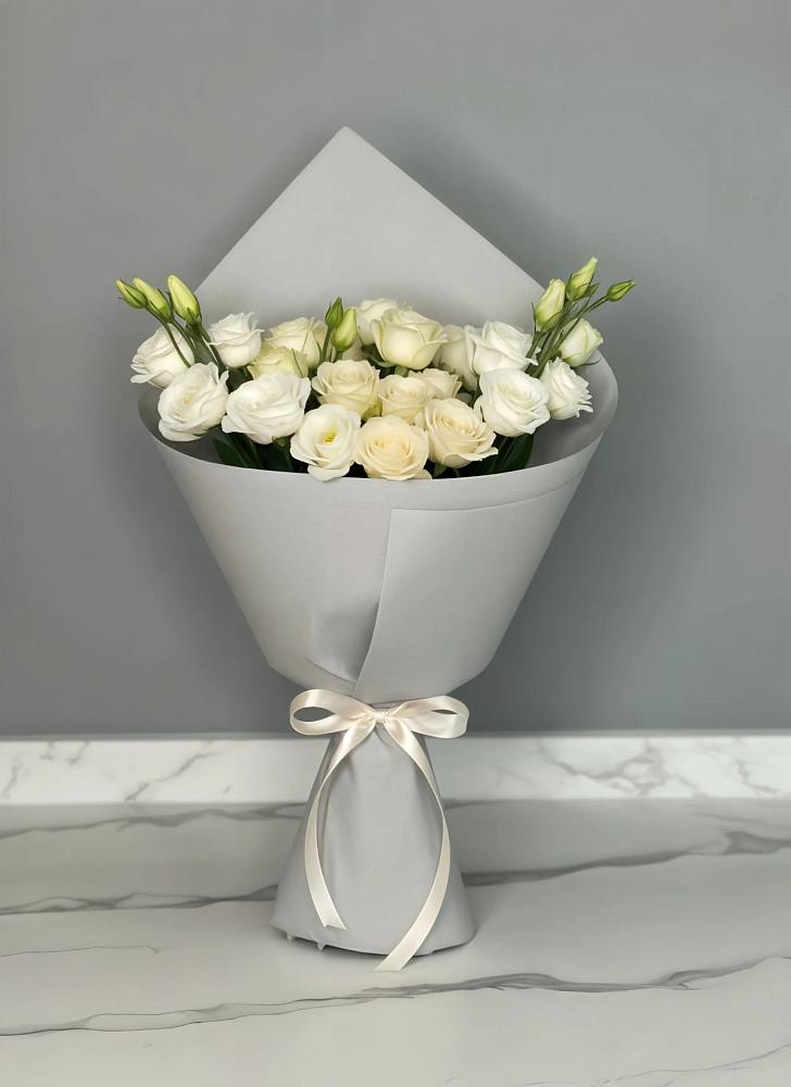 Букет цветов из: Розы и Лизиантусы в Балковском