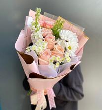 Букет цветов из:  Хризантемы и Розы в Балковском