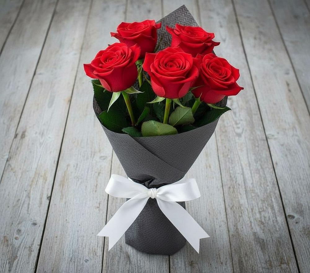 Букет 5 Красных роз Эдлесс Лав в Балковском