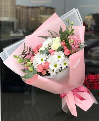 Букет цветов из: Розы, Лизиантусы и Хризантемы в Балковском