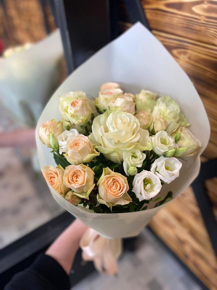 Букет цветов из: Розы и Лизиантусы в Балковском